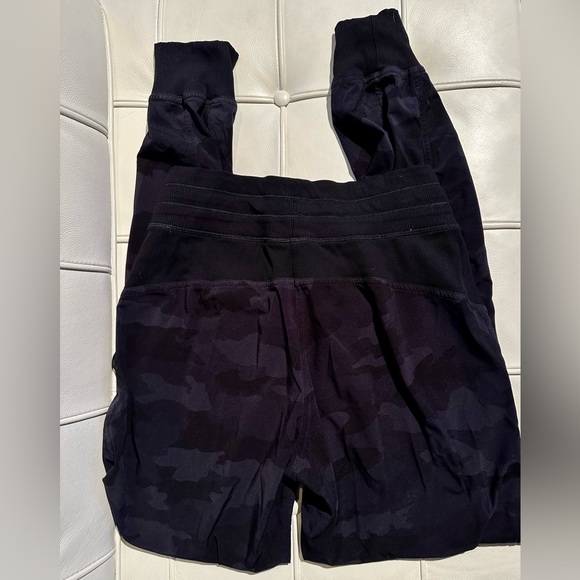 Lululemon Camouflage Black Joggers - Picture 4 of 8